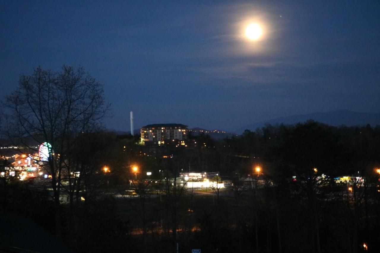 A Stone'S Throw Cabin Villa Pigeon Forge Bagian luar foto