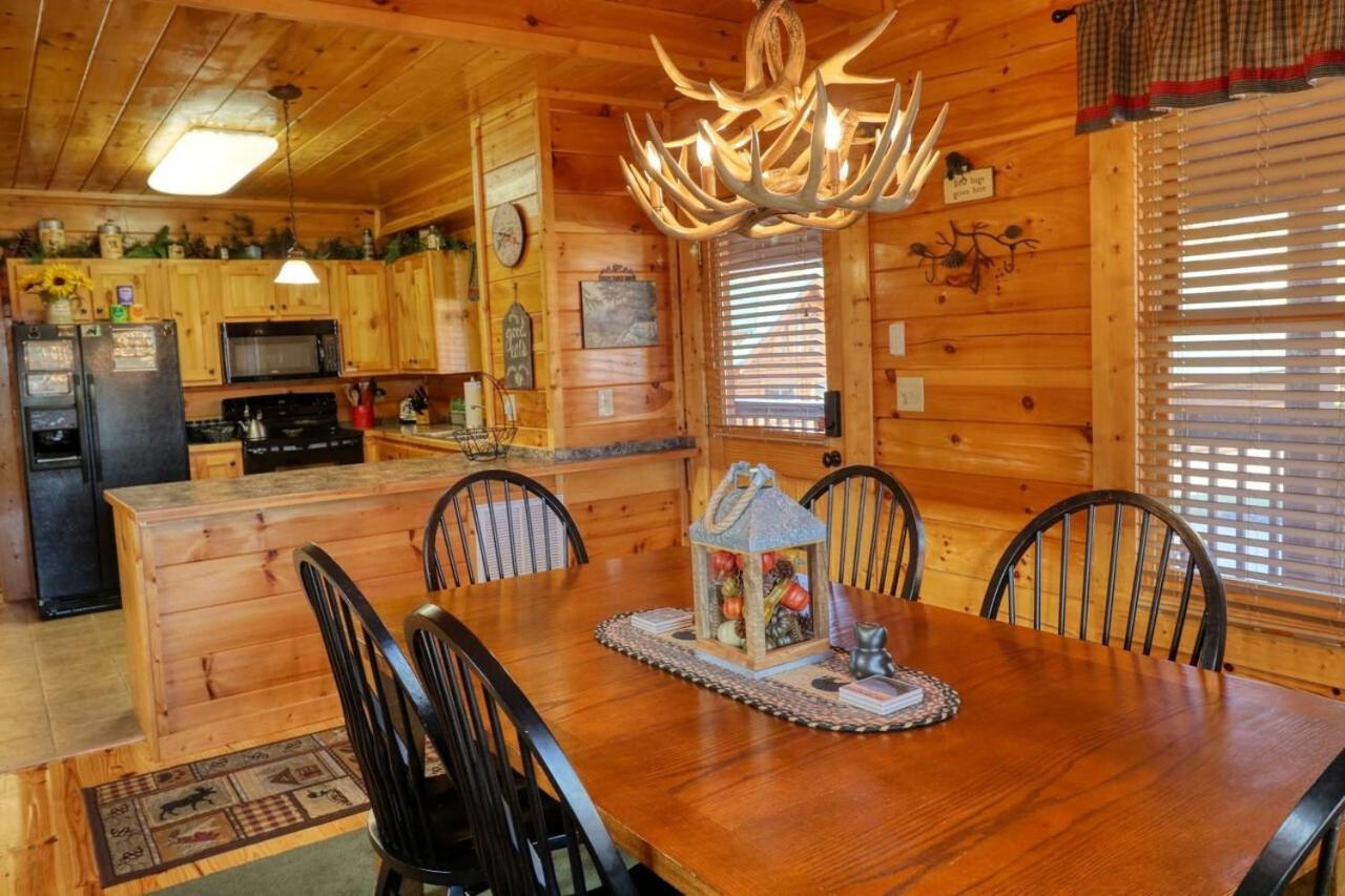 A Stone'S Throw Cabin Villa Pigeon Forge Bagian luar foto